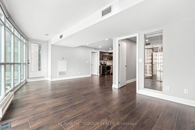 678 - 209 Fort York Blvd, Condo with 2 bedrooms, 2 bathrooms and null parking in Toronto ON | Image 6