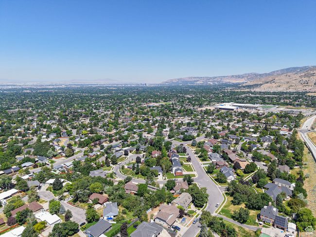 Aerial overview of property's location featuring mountains | Image 87