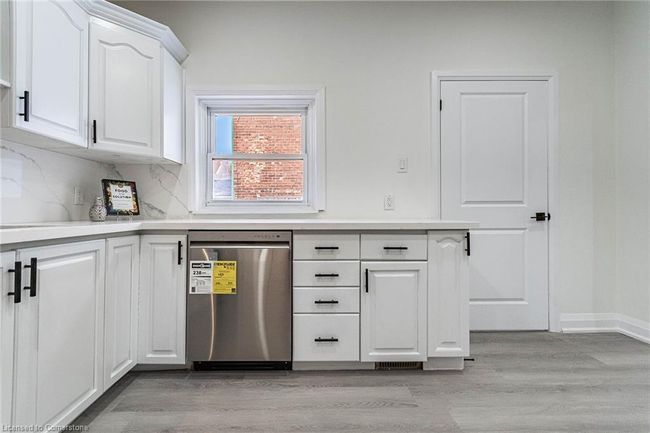 135 East Ave N, House other with 3 bedrooms, 2 bathrooms and 2 parking in Hamilton ON | Image 14