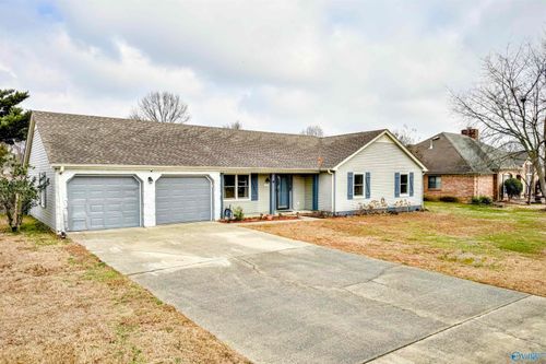 2204 Duncansby Dr Sw, Decatur, AL, 35603-1135 | Card Image
