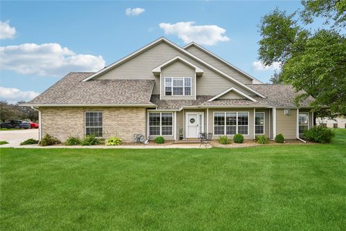 a-1242 Litchfield Dr, Hiawatha, IA, 52233-2352 | Card Image