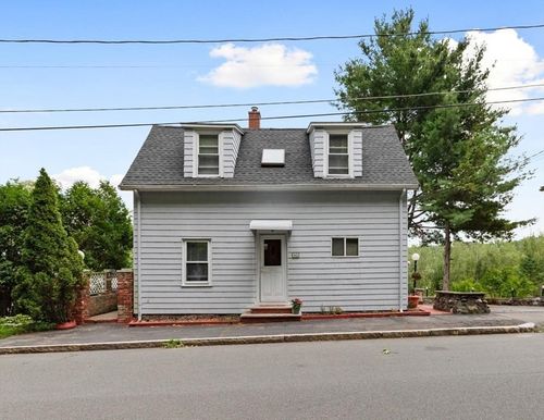 48 Valley St, Wakefield, MA, 01880 | Card Image