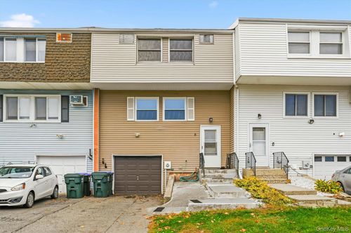 8 Silo Ln, Middletown, NY, 10940-2603 | Card Image