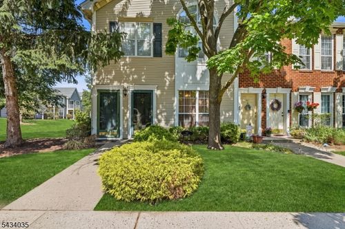 62-62 Gregory Ln, FRANKLIN PARK, NJ, 08823-1675 | Card Image