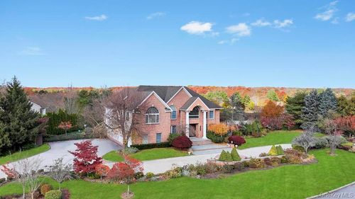 2 Old Bridge Ct, Melville, NY, 11747-2332 | Card Image