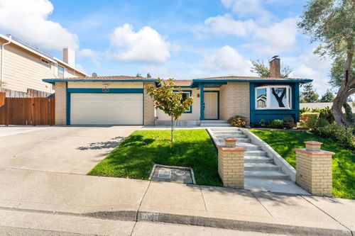 143 Royal Court, Vallejo, CA, 94591 | Card Image