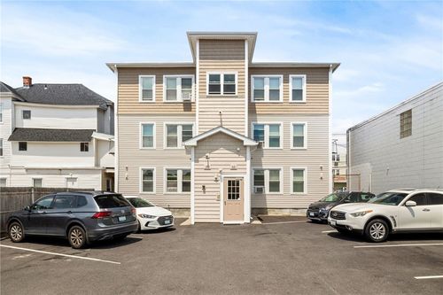 212 Washington St, West Warwick, RI, 02893-5170 | Card Image