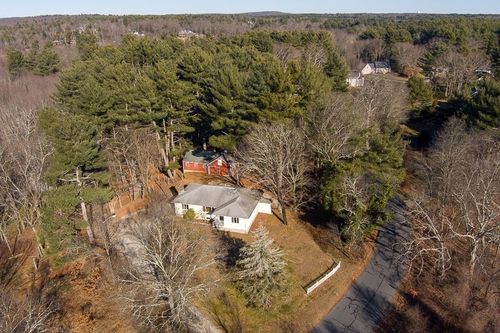31 Cemetery St, Mendon, MA, 01756-1127 | Card Image