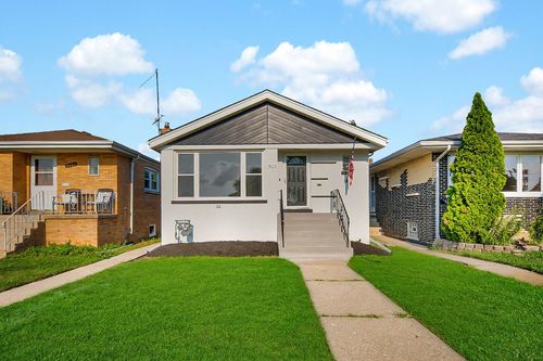 7823 Moody Ave, Burbank, IL, 60459-1234 | Card Image