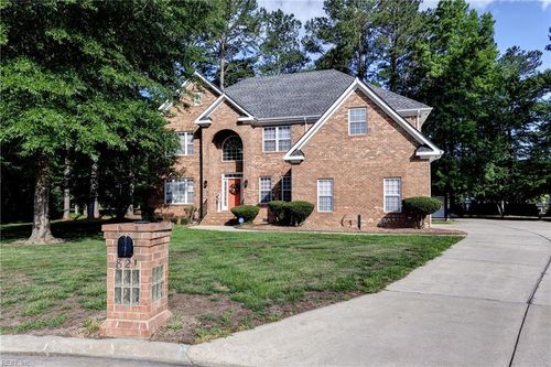 821 Edinburgh Ct, Smithfield, VA, 23430-6264 | Card Image