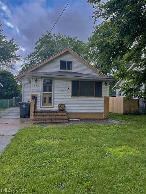 684 Evans Ave, Akron, OH, 44310-4051 | Card Image