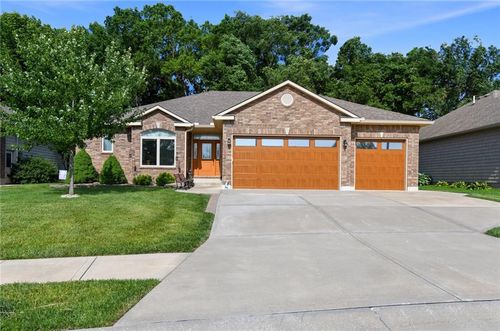 3347 S Wood Ave, Blue Springs, MO, 64015-7802 | Card Image