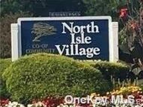 7-7 Boulder Ct, Coram, NY, 11727-1521 | Card Image