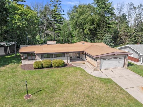 722 Panther Ave, Sheboygan, WI, 53081-8138 | Card Image