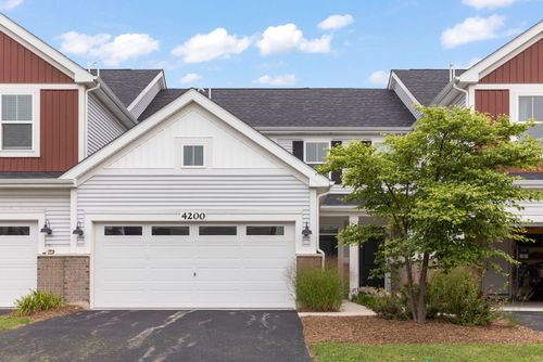 4200 Calder Ln, Aurora, IL, 60504-8157 | Card Image