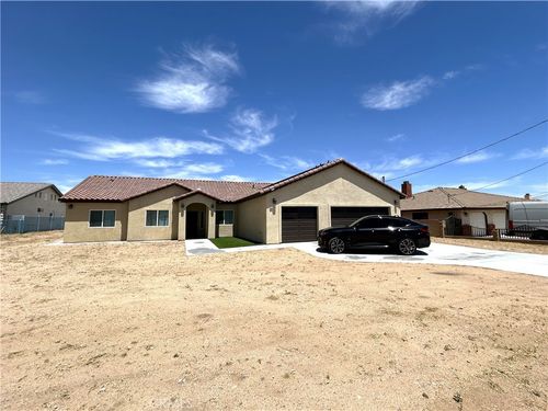 16920 Danbury, Hesperia, CA, 92345 | Card Image