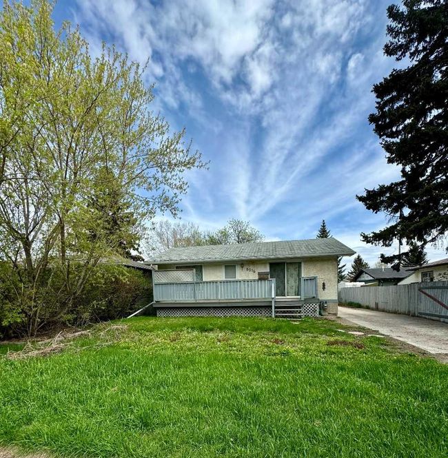 8016 33 Avenue Nw, Home with 4 bedrooms, 2 bathrooms and 3 parking in Calgary AB | Image 28