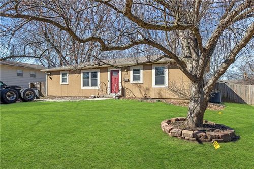104 Sw Alderson Pl, Lee's Summit, MO, 64063-2130 | Card Image