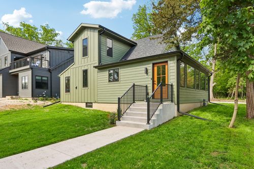 637 1st St, Delafield, WI, 53018-1903 | Card Image