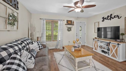 208 E Brown St, Randleman, NC, 27317-2046 | Card Image