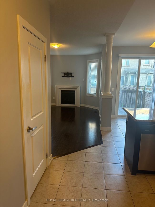 17 Ledger Point Cres, House attached with 3 bedrooms, 3 bathrooms and 2 parking in Brampton ON | Image 5