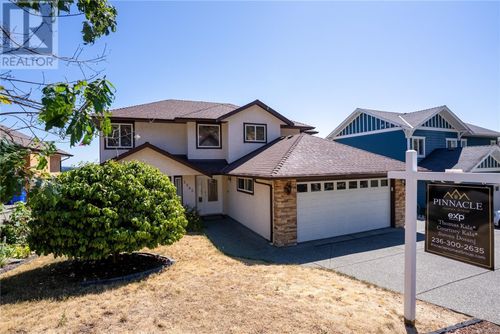 2562 Crystalview Dr, Victoria, BC, V9B6M8 | Card Image