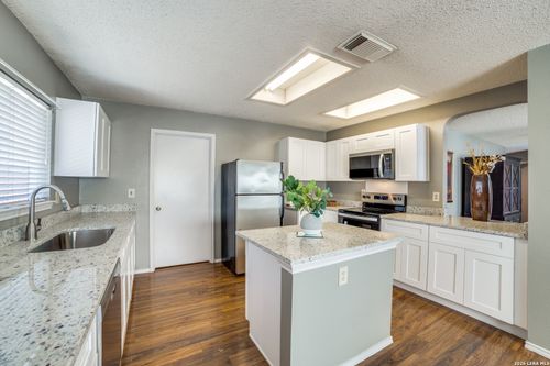 8115 Stagwood Hl, San Antonio, TX, 78254-5347 | Card Image