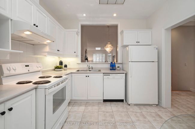 68 Celebrity Greens Way, Condo with 3 bedrooms, 2 bathrooms and 1 parking in Markham ON | Image 14