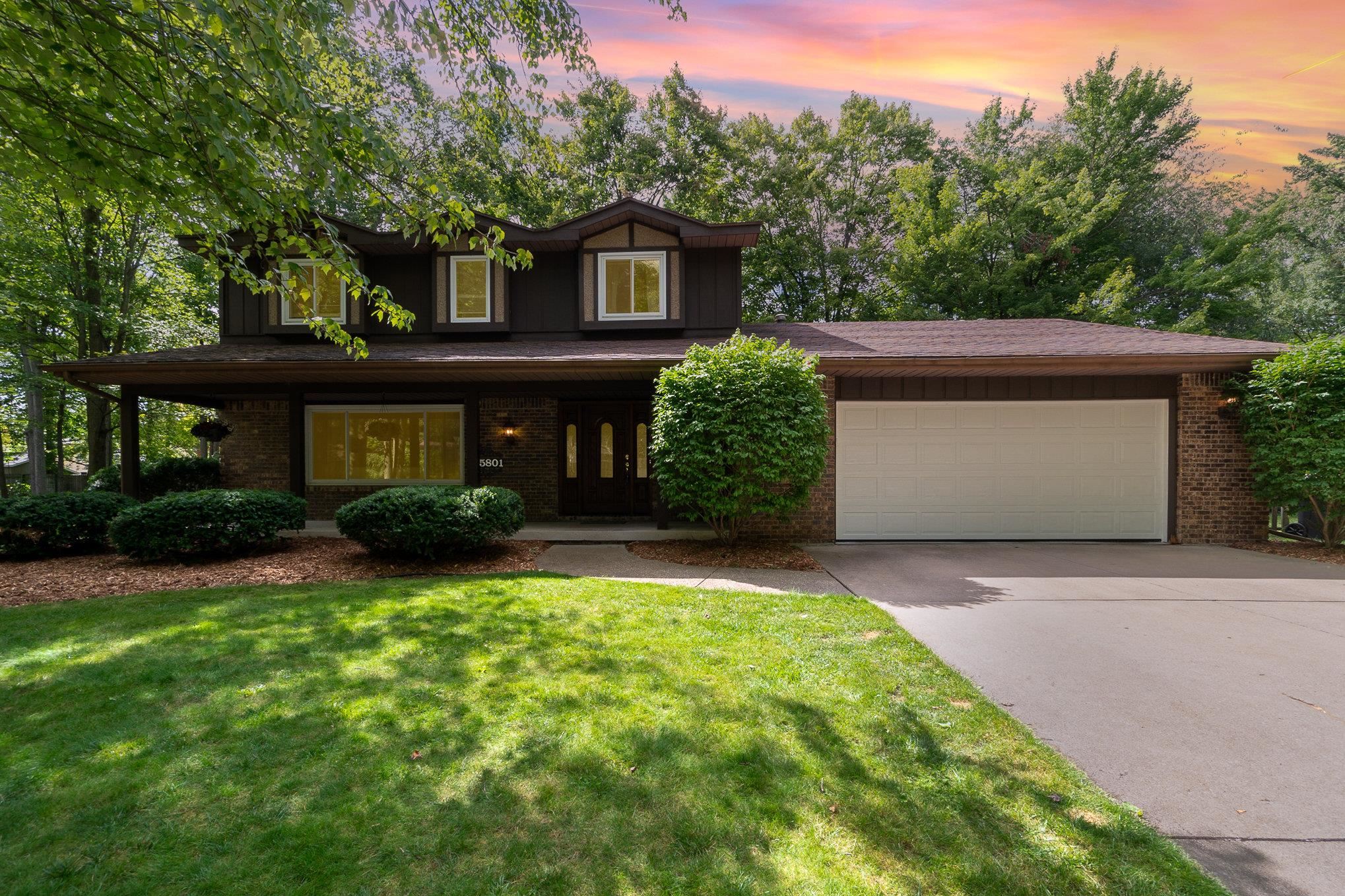 Lamplighter Ln, Midland, MI 48642