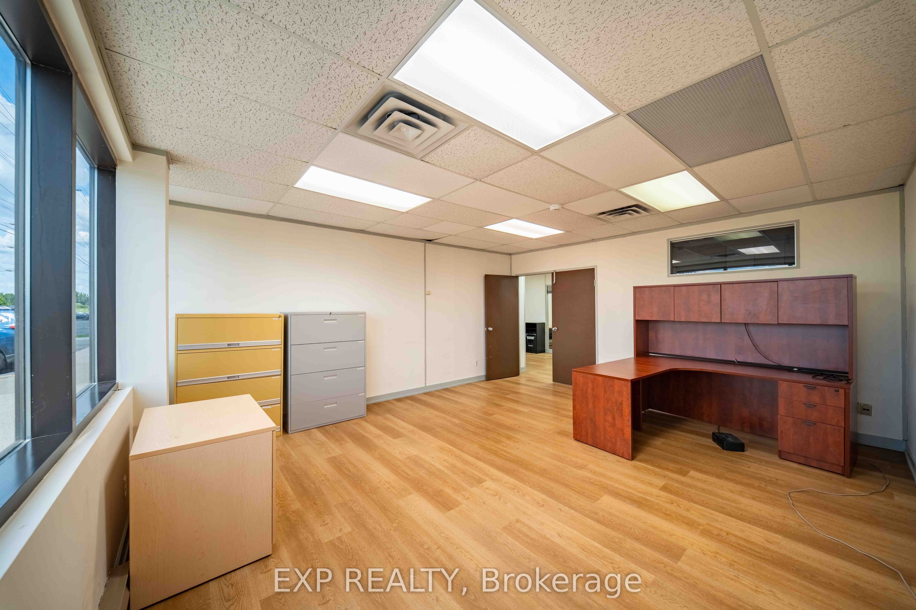 Commercial Lease in Cityview - Parkwoods Hills - Rideau Shore 5