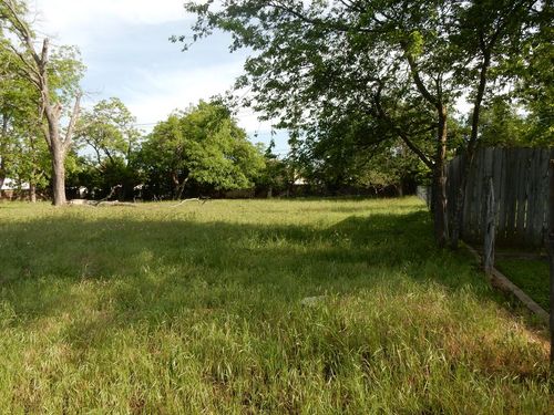 86-105 W Walch Ave, Fredericksburg, TX, 78624 | Card Image