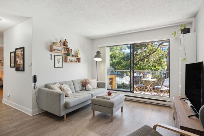 202 - 251 W 4 Th Street, Condo with 2 bedrooms, 1 bathrooms and 1 parking in North Vancouver BC | Image 3