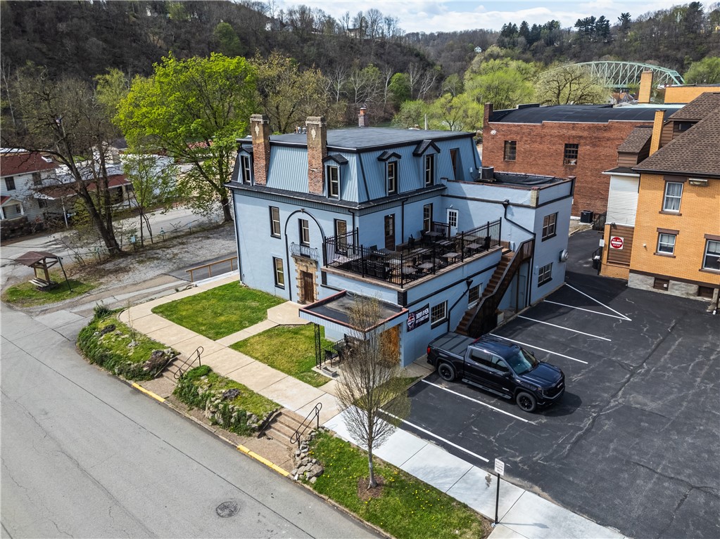 85 1St St, Leechburg, PA 15656