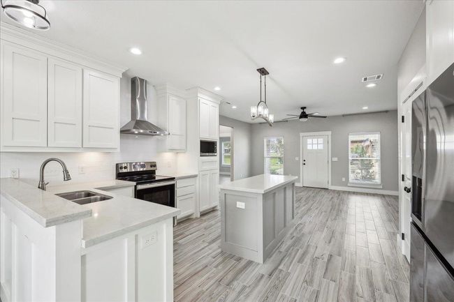 135 Private Road 8142, House other with 2 bedrooms, 2 bathrooms and null parking in Buna TX | Image 12
