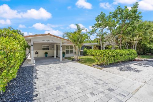 684 Ne 35th St, Oakland Park, FL, 33334-2854 | Card Image