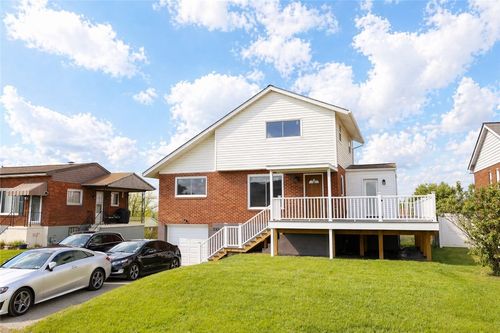 333 Meadowlark Ln, West Mifflin, PA, 15122-2526 | Card Image