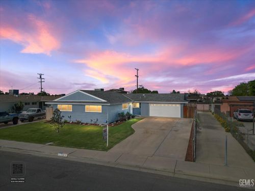 729 Salem St, Delano, CA, 93215-3126 | Card Image