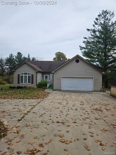 6110 Hollow Corners, Home with 3 bedrooms, 2 bathrooms and null parking in Almont Twp MI | Image 1