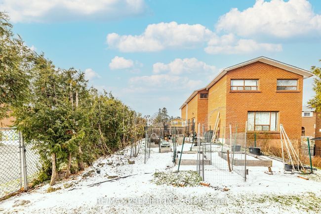 43 - 21a Thistle Down Blvd, Condo with 3 bedrooms, 3 bathrooms and 1 parking in Toronto ON | Image 4