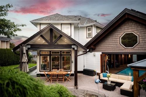 677 Windsor Pl, Campbell River, BC, V9W7Y6 | Card Image