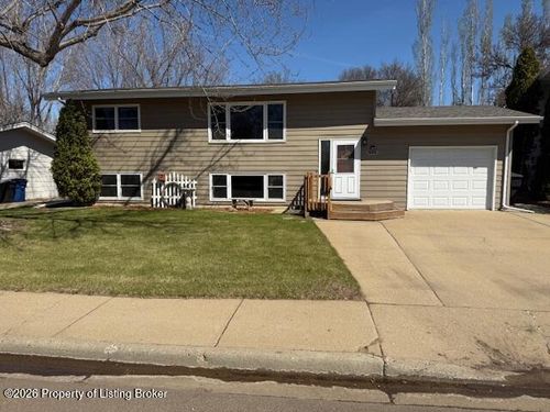 895 Custer Street, Dickinson, ND, 58601 | Card Image