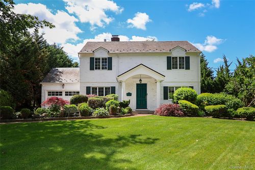 130 Country Club Dr, Manhasset, NY, 11030-3236 | Card Image