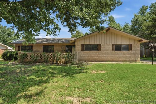 5811 61st Pl, Tulsa, OK, 74136-2116 | Card Image