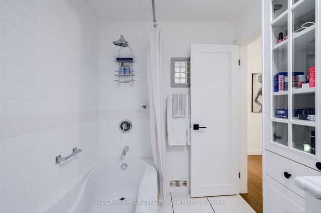 12 Wesley Ave, House other with 3 bedrooms, 4 bathrooms and 6 parking in Mississauga ON | Image 32