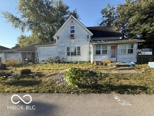 111 W Penn St, Van Buren, IN, 46991-7018 | Card Image