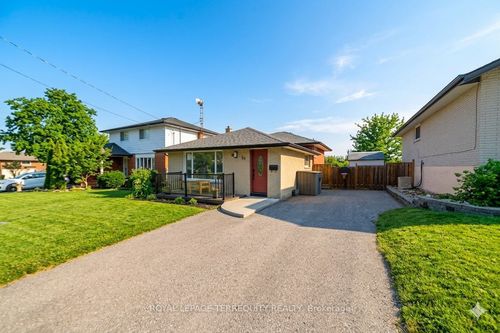 90 Keewatin St S, Oshawa, ON, L1H6Z1 | Card Image