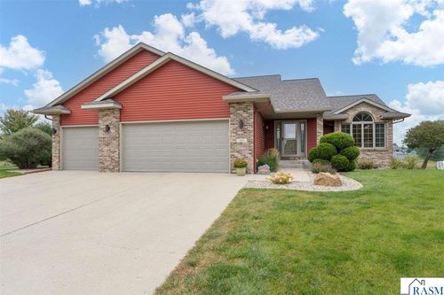 320 Grovebrook Ct, Mankato, MN, 56001-5499 | Card Image