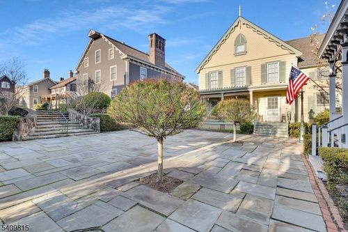 1-1 Murray Hill Sq, New Providence, NJ, 07974-1528 | Card Image