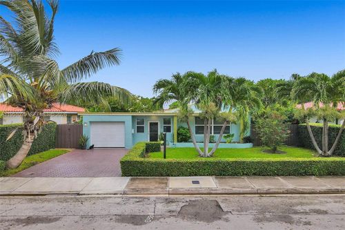 7525 W Treasure Dr, North Bay Village, FL, 33141-4117 | Card Image