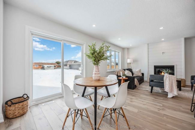 483 Huron St, House other with 3 bedrooms, 3 bathrooms and 2 parking in Wyoming ON | Image 16